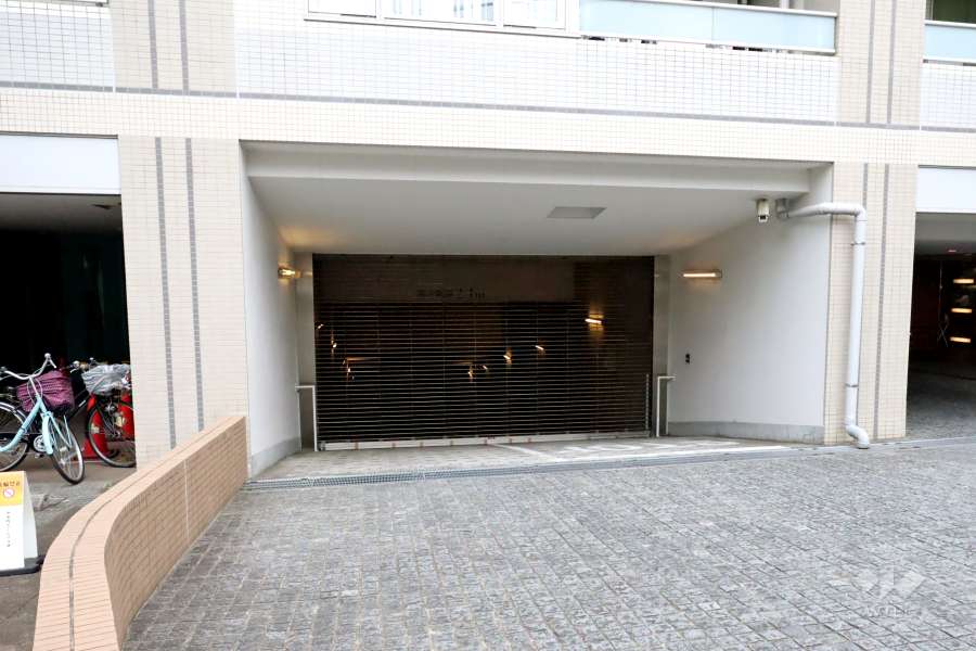 駐車場の出入口（リングシャッター付き）