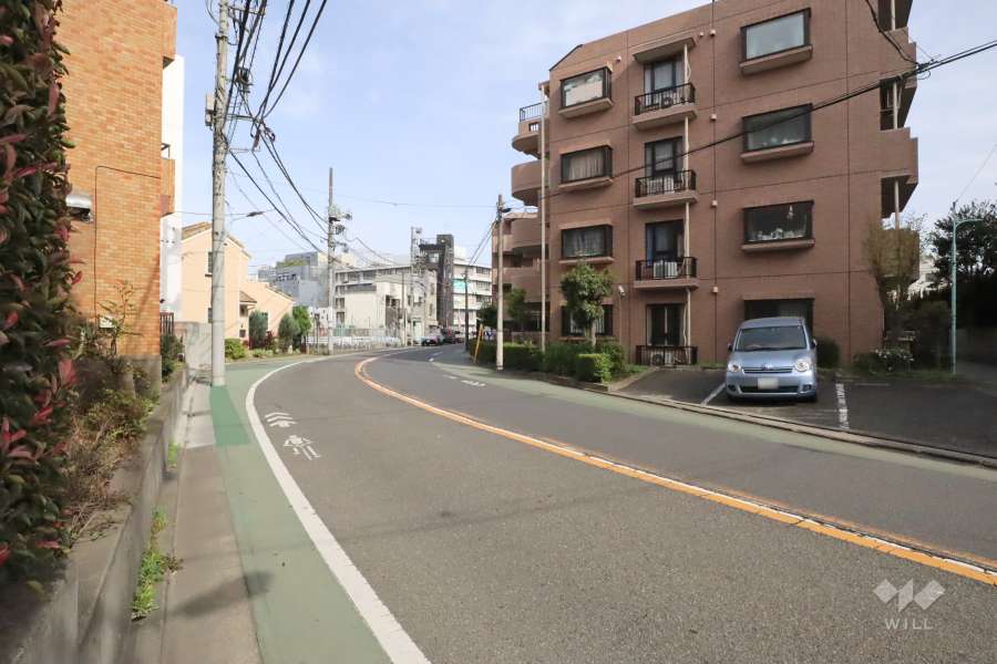 敷地北東側の前面道路