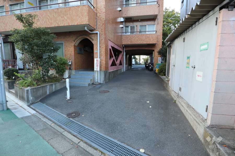 駐車場の出入り口