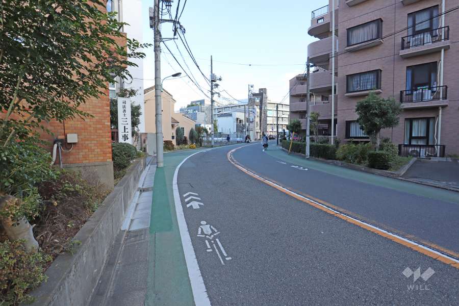 敷地南東側の前面道路