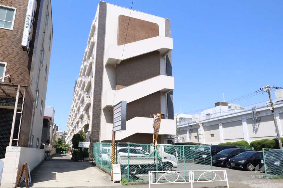 目黒セントラルマンションの外観(南東側から)