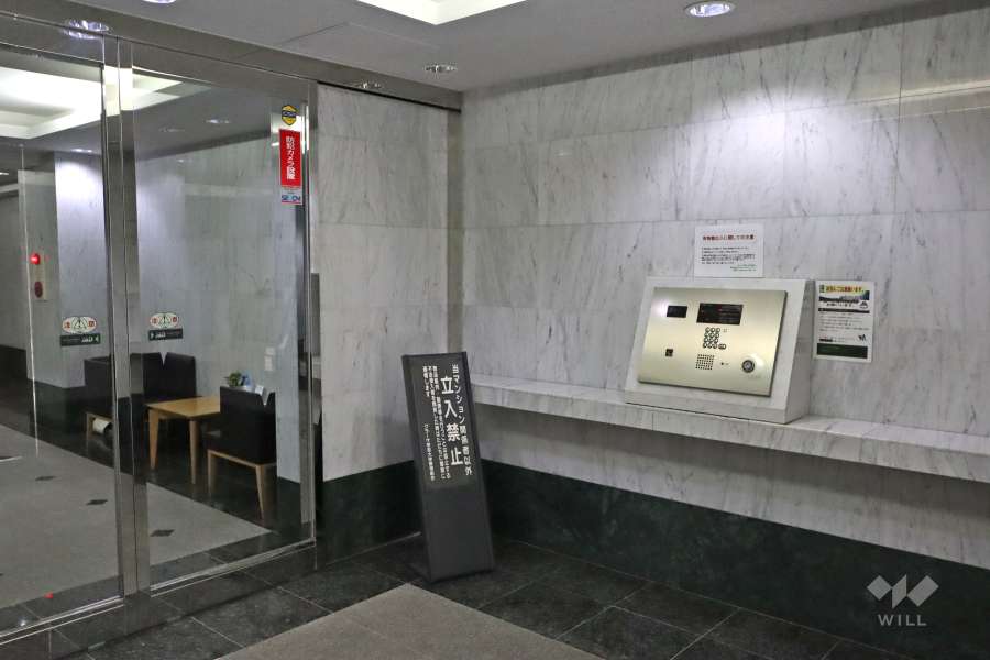 エントランスはオートロック付きです。