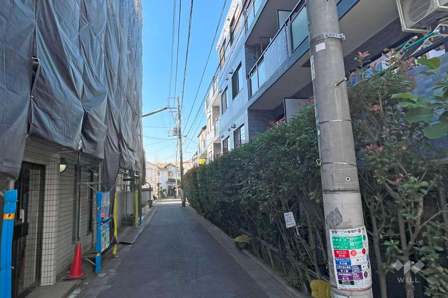 敷地南西側の前面道路（南東側から）