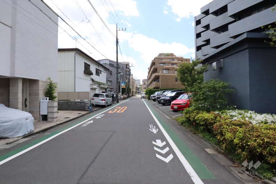 敷地東側の前面道路