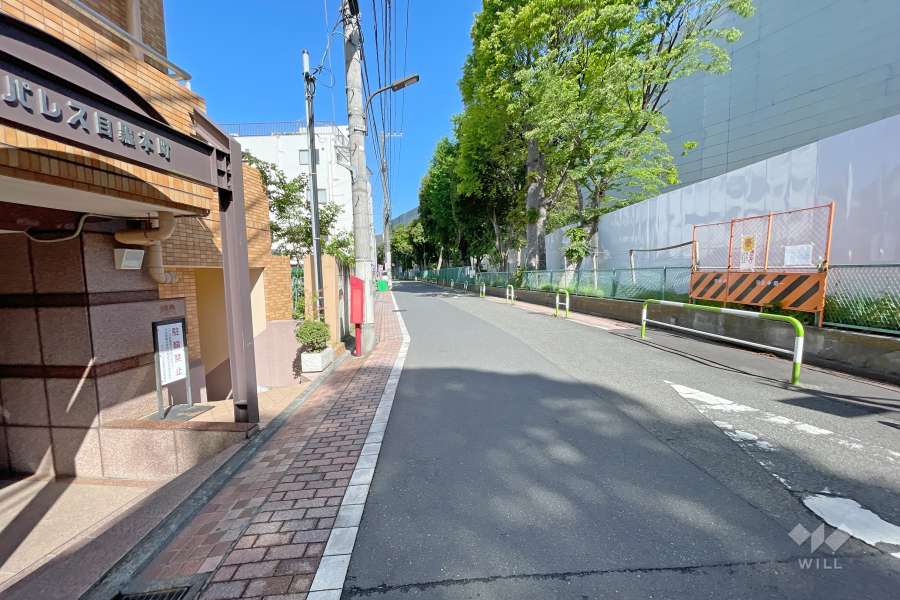 敷地北東側の前面道路