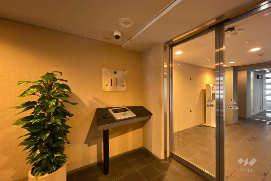 エントランスはオートロック付きです。