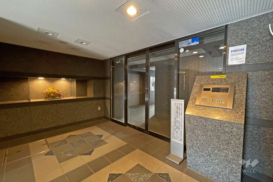 エントランスはオートロック付きです。