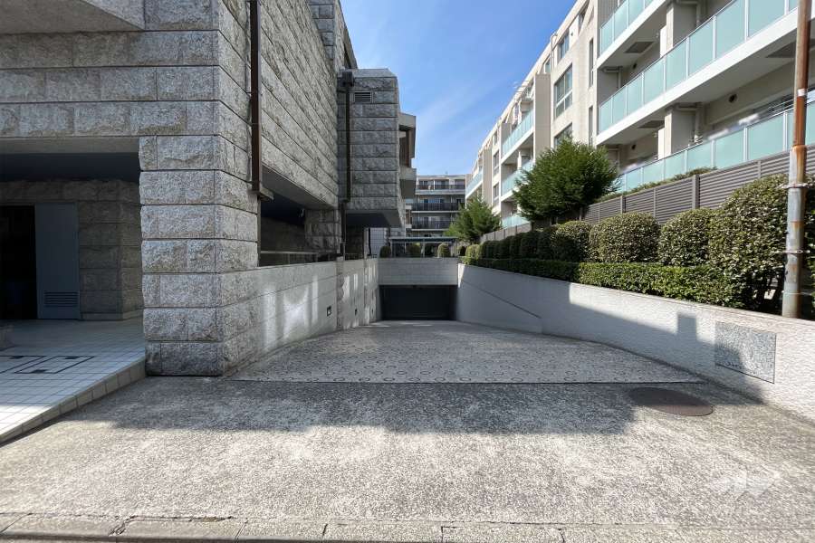 駐車場の出入り口　