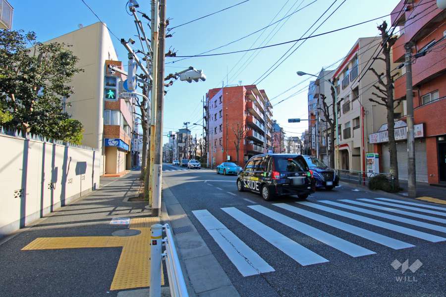 敷地南東側は駒沢通り（都道416号線）に面しています。