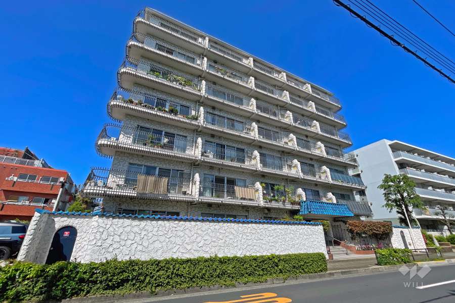 秀和清水池レジデンスの外観（南東側から）