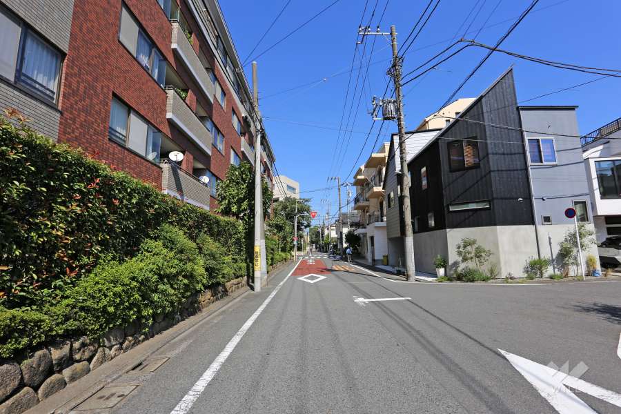 敷地南東側の前面道路