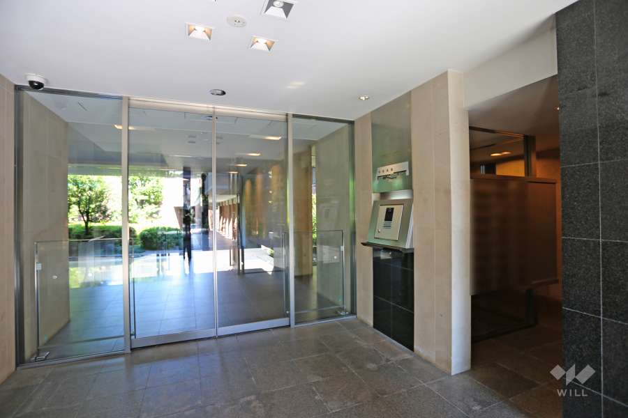 エントランスはオートロック付きです。