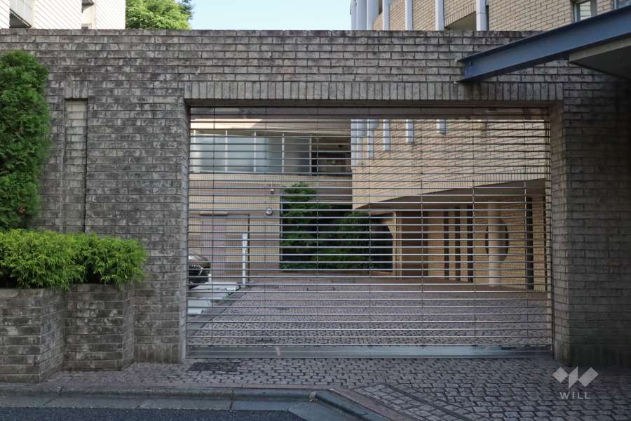 敷地内駐車場（屋外機械式・リングシャッター付き）