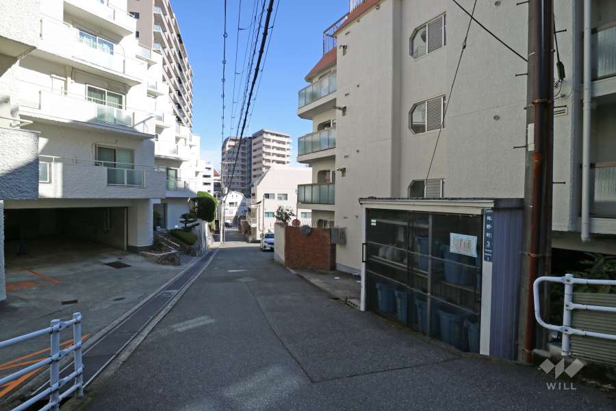 敷地北西側の前面道路