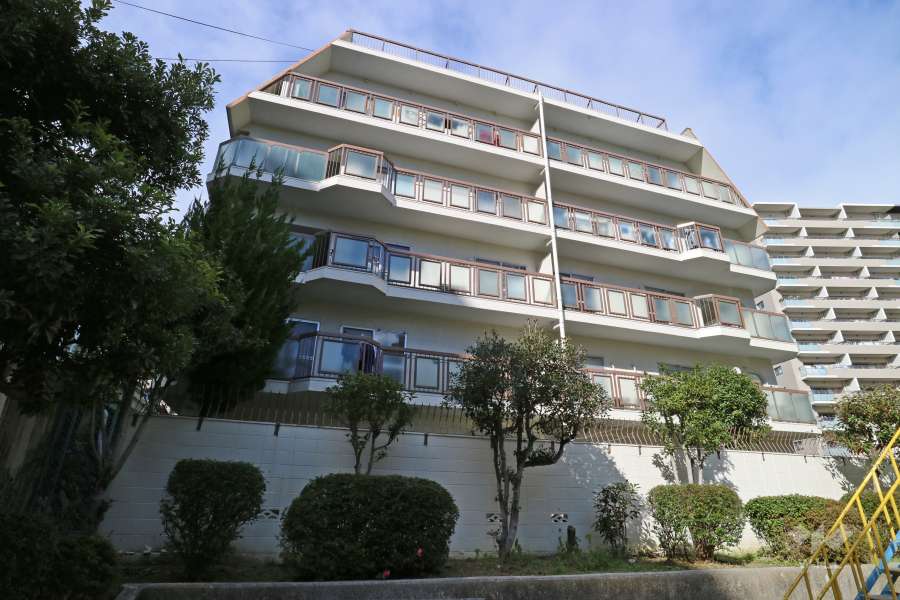 パレブラン宝塚の外観（南東側から）