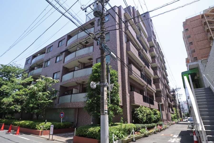 クレッセント目黒青葉台の外観(西側から)