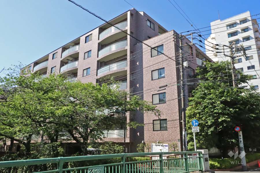 クレッセント目黒青葉台の外観(北側から)