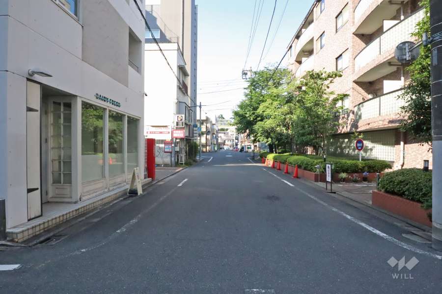 敷地北西側の前面道路