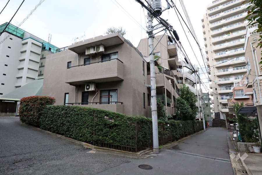 イトーピア目黒青葉台の外観(東側から)