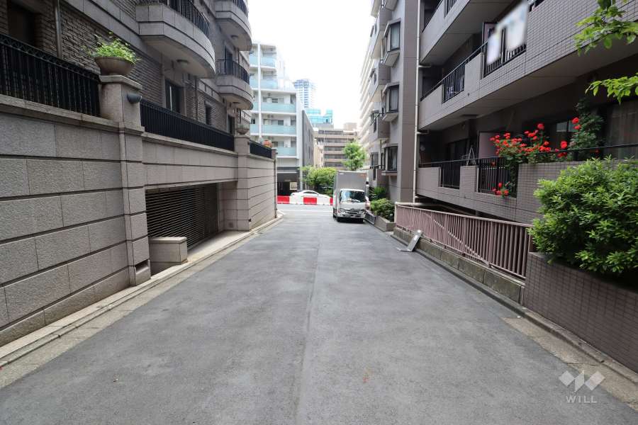 敷地南東側の前面道路