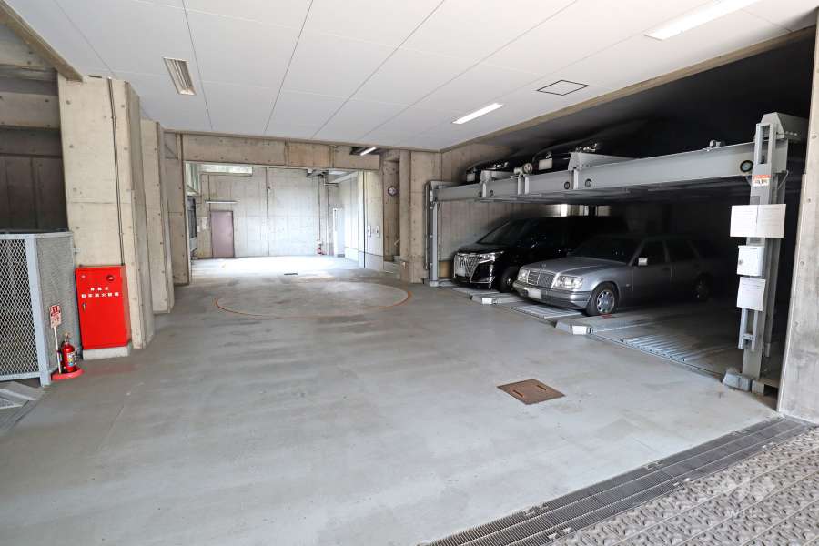 敷地内駐車場（屋内機械式）