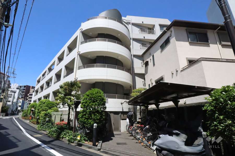 アールブラン目黒青葉台の外観(南西側から)