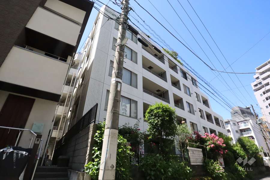 アールブラン目黒青葉台の外観(南東側から)