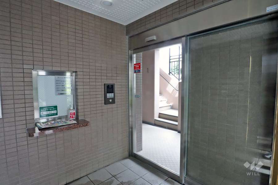 エントランスはオートロック付きです。