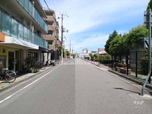 物件の前面道路（南側から）