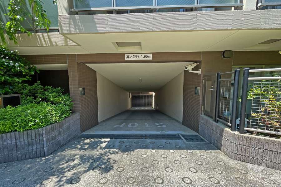 駐車場出入り口