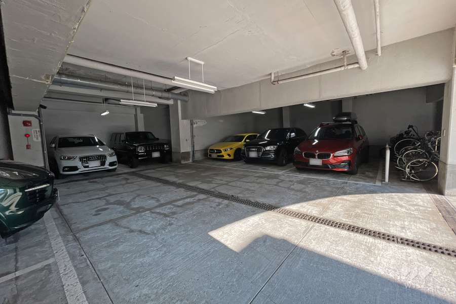 敷地内駐車場（屋内平面式）