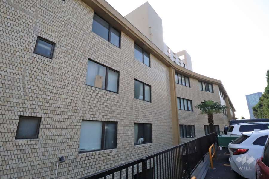 青葉台ロイヤルガーデンの外観（東側から）