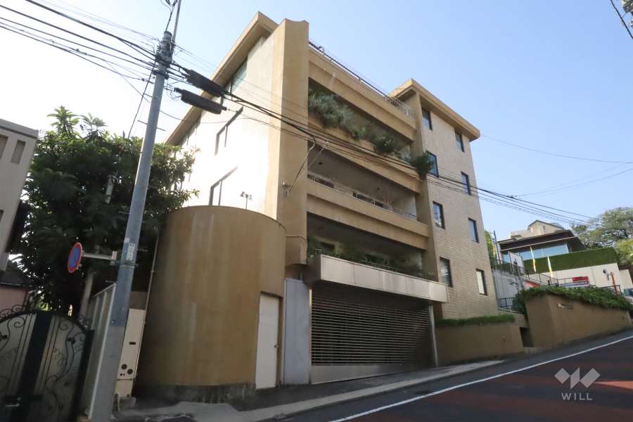 青葉台ロイヤルガーデンの外観（南東側から）