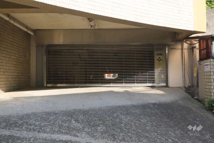 駐車場の出入り口（リングシャッター付き）