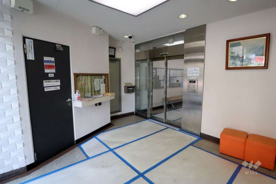 エントランスはオートロック付きです。