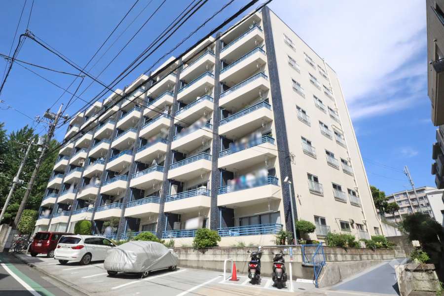 上目黒フラワーマンションの外観(東側から)