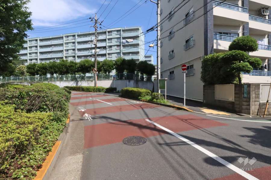 敷地南西側の前面道路