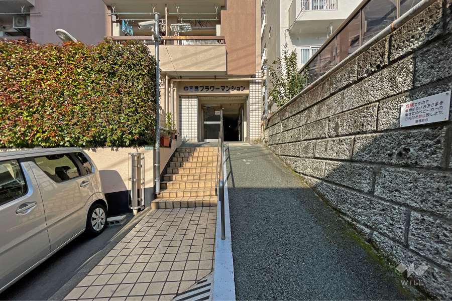 敷地の入り口