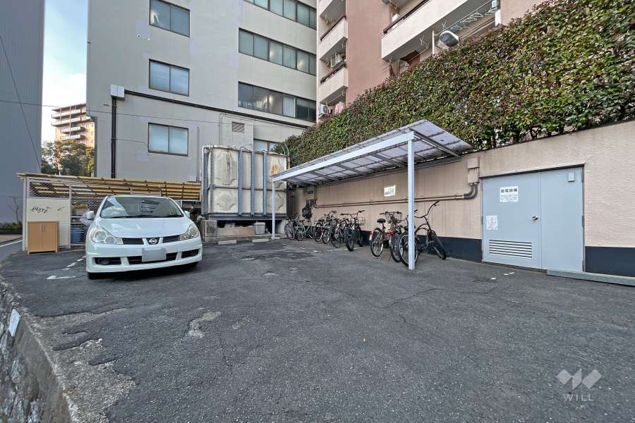 敷地内駐車場（屋外平面式）と駐輪場