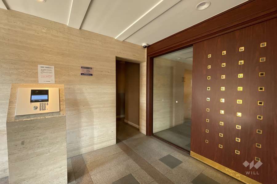 エントランスはオートロック付きです。