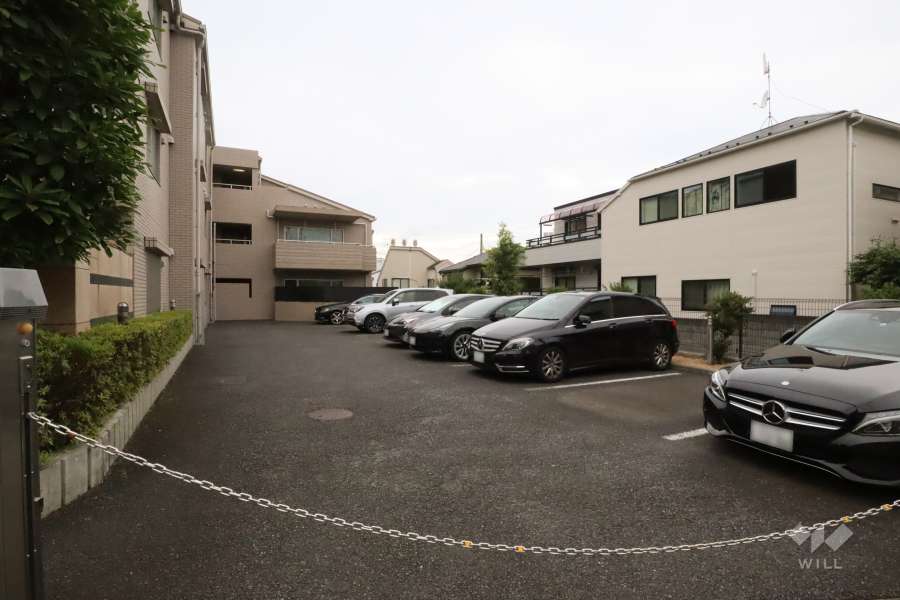 駐車場の出入り口（ロボットゲート付き）・敷地内駐車場（屋外平面式）