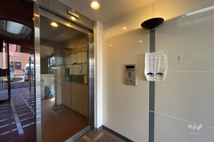 エントランスはオートロック付きです。