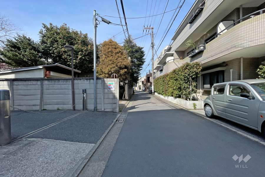 敷地北東側の前面道路