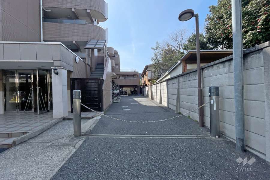 駐車場の出入り口