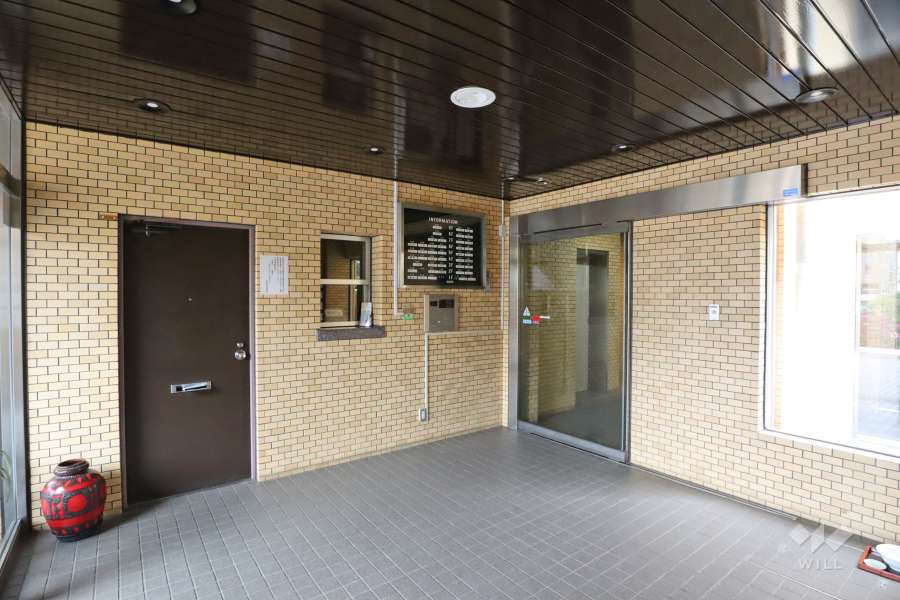 エントランスはオートロック付きです。