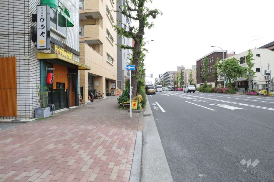 敷地北側の前面道路(東側から)