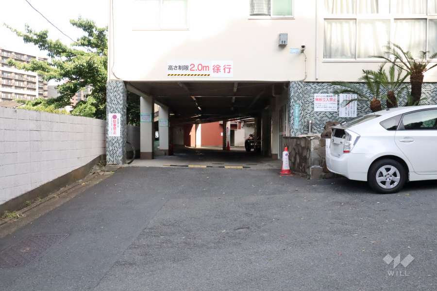 駐車場の出入り口　