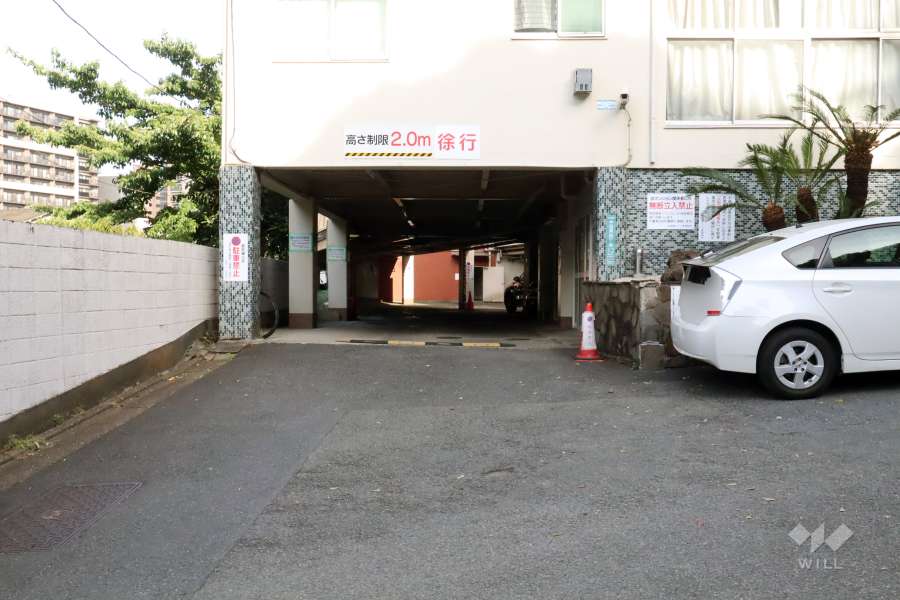 駐車場の出入り口