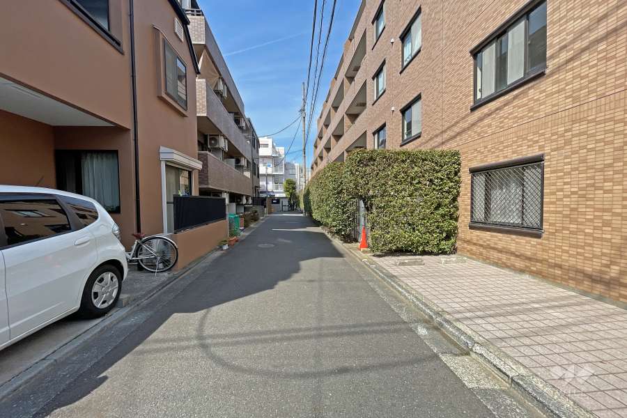 敷地南西側前面道路（南東側から）