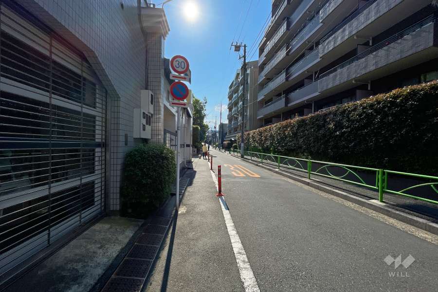 敷地南側の前面道路